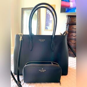 Like new Kate Spade leather purse with matching wallet. ♠️